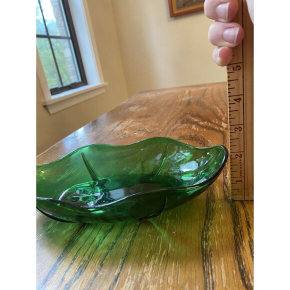 Vintage Green Glass Leaf Dish 10" - Decorative Serving Bowl Retro Home Decor - Picture 4 of 6